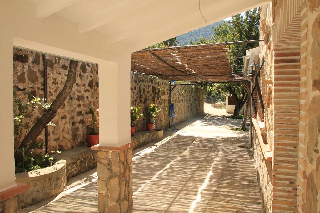 Affittacamere La Fuente De El Nacimiento Benamahoma Esterno foto